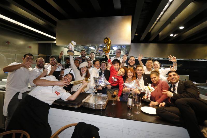 El equipo de Atrio celebrando la tercera estrella Michelin.