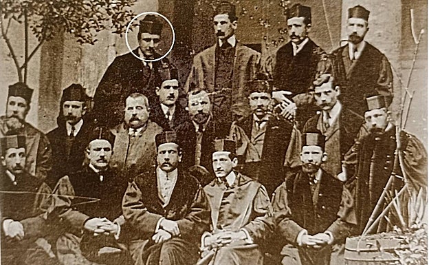 León Leal, señalado con un círculo, en un grupo de abogados de Cáceres. 