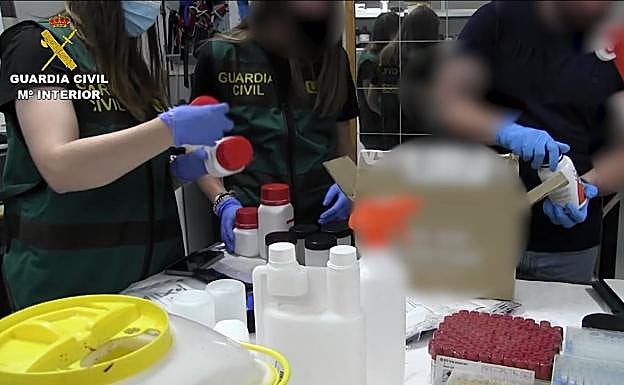 La Guardia Civil acusa a Maynar de usar la Facultad de Ciencias del Deporte de Cáceres para fabricar y almacenar sustancias dopantes