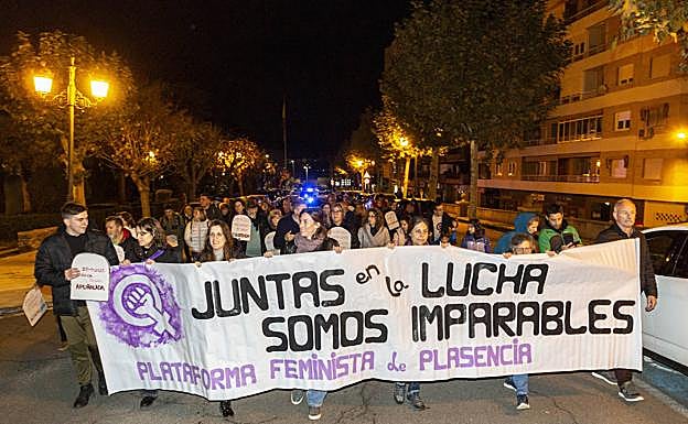 La pancarta de la Plataforma Feminista de Plasencia.