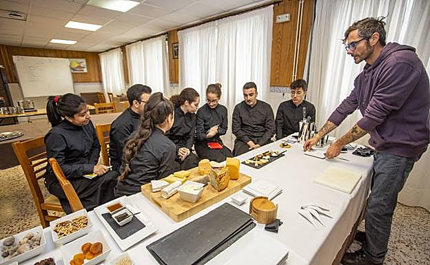Alumnos que se forman como personal de sala. 