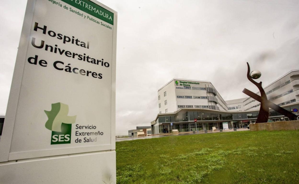 Hospital Universitario de Cáceres dónde ha ingresado el herido tras el atropello.