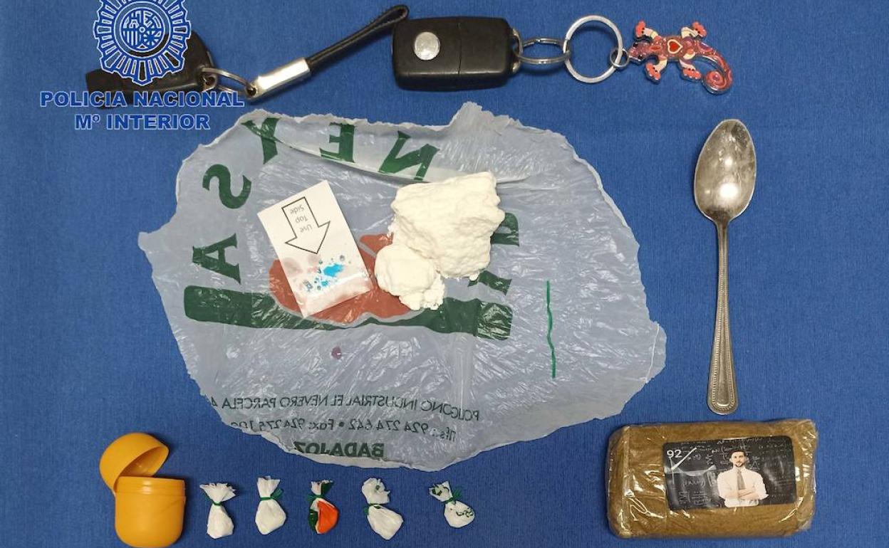 Droga y efectos intervenidos por la Policía Nacional en Badajoz. 