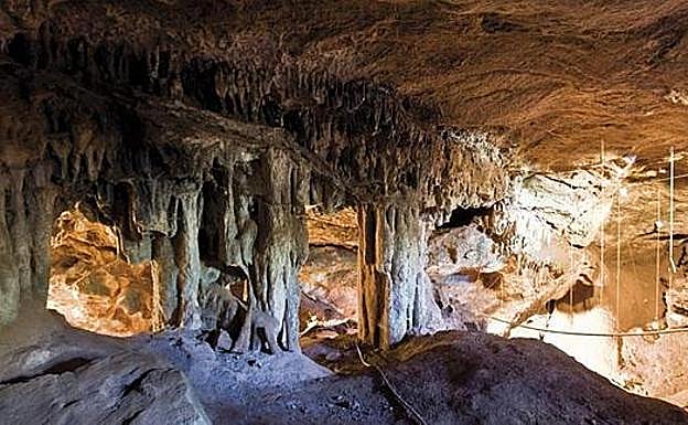 Cuevas de Fuentes de León. 