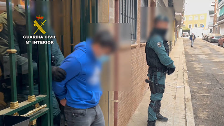 Fotos: La Guardia Civil de Cáceres desarticula un grupo criminal de ciberdelincuentes