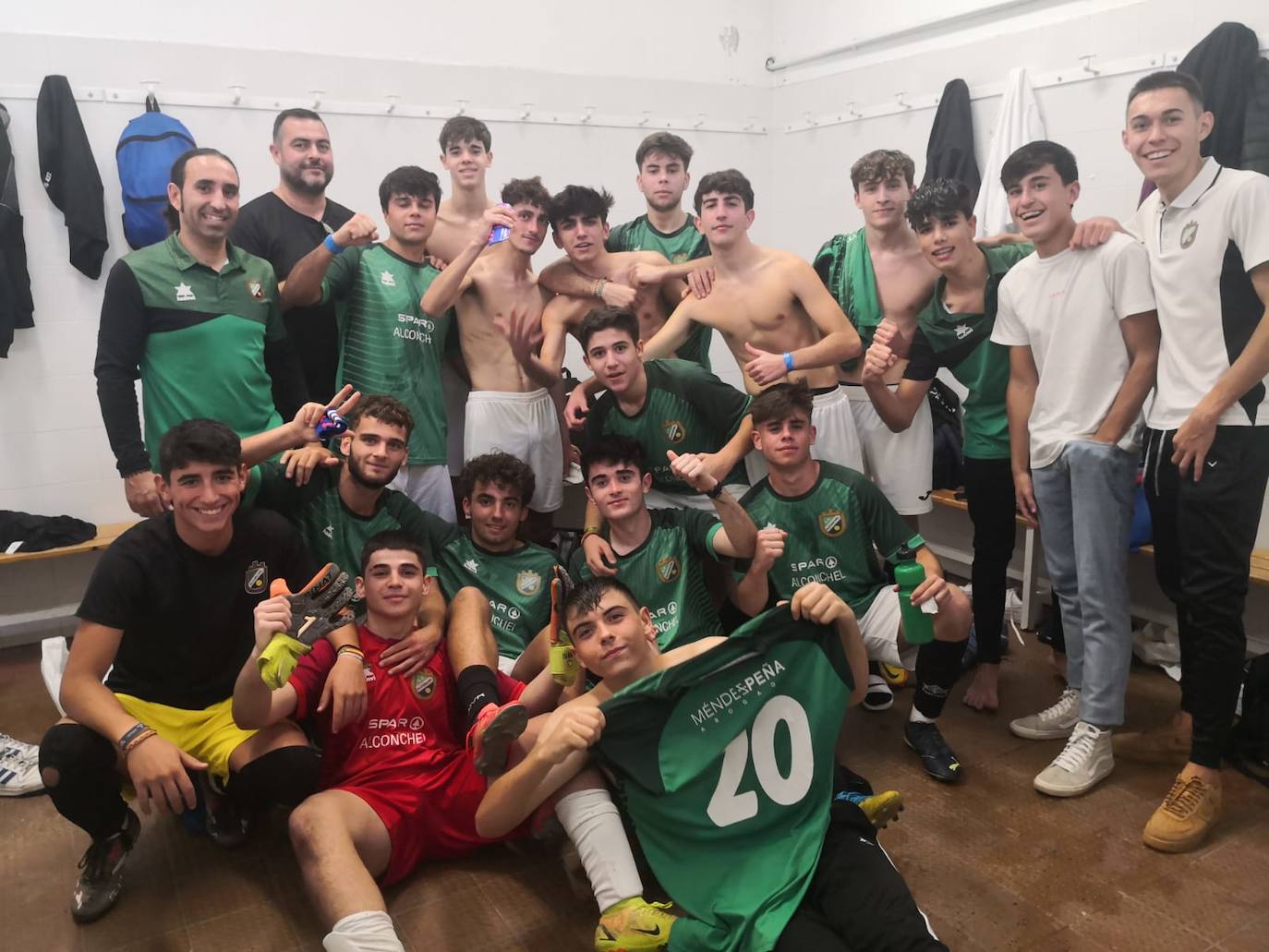 El juvenil de Alconchel celebra su victoria frente al San Roque, el pasado 27 de noviembre. 