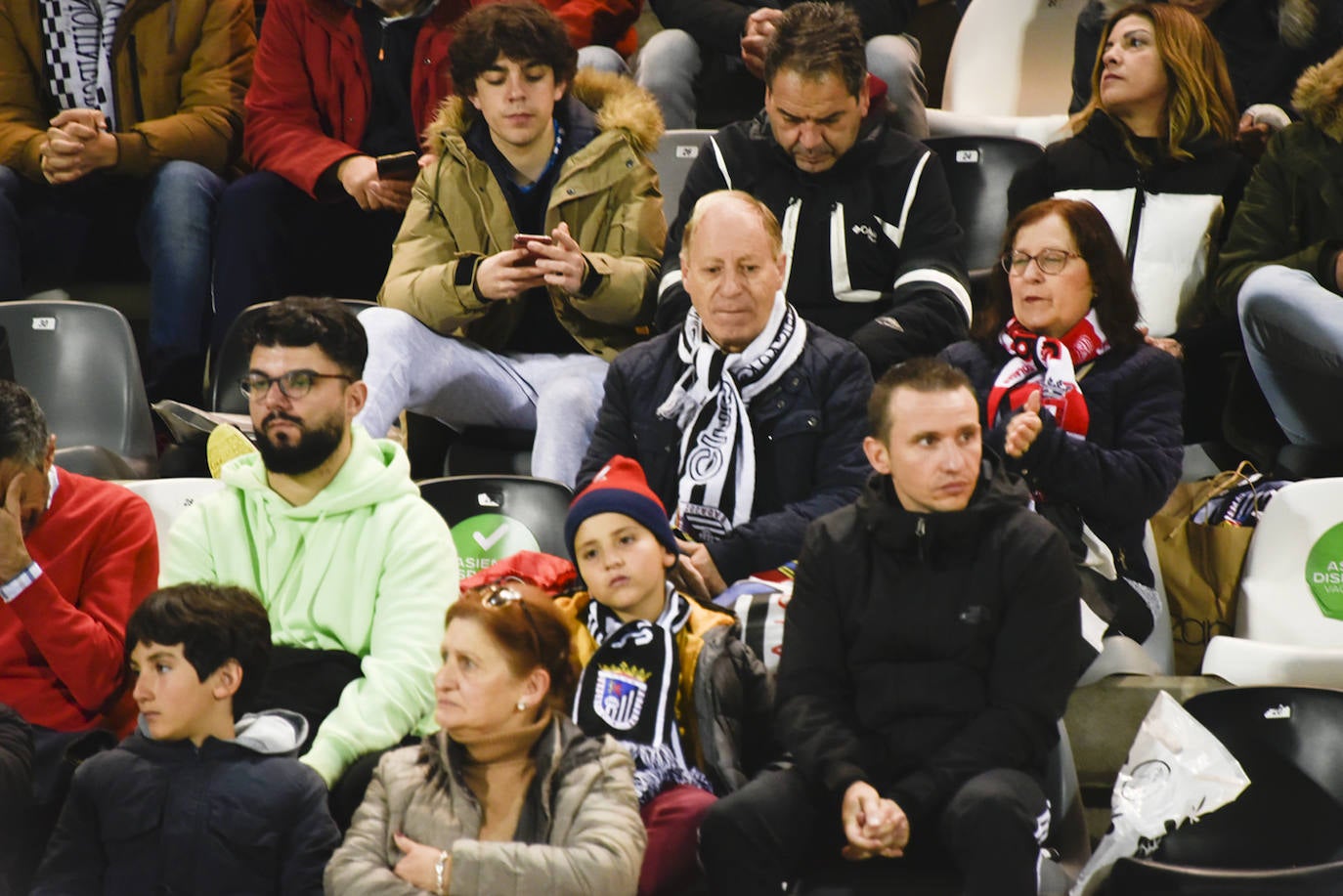 Fotos: Búscate en la grada del Nuevo Vivero