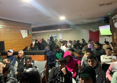 Imagen secundaria 1 - Así han celebrado en Talayuela el triunfo de Marruecos contra España en Qatar