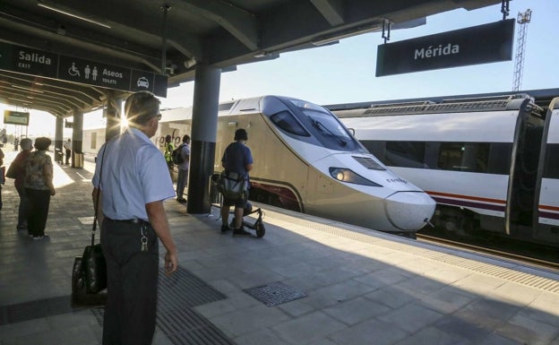 La Junta mantiene la esperanza en que la región tenga trenes nuevos en 2023