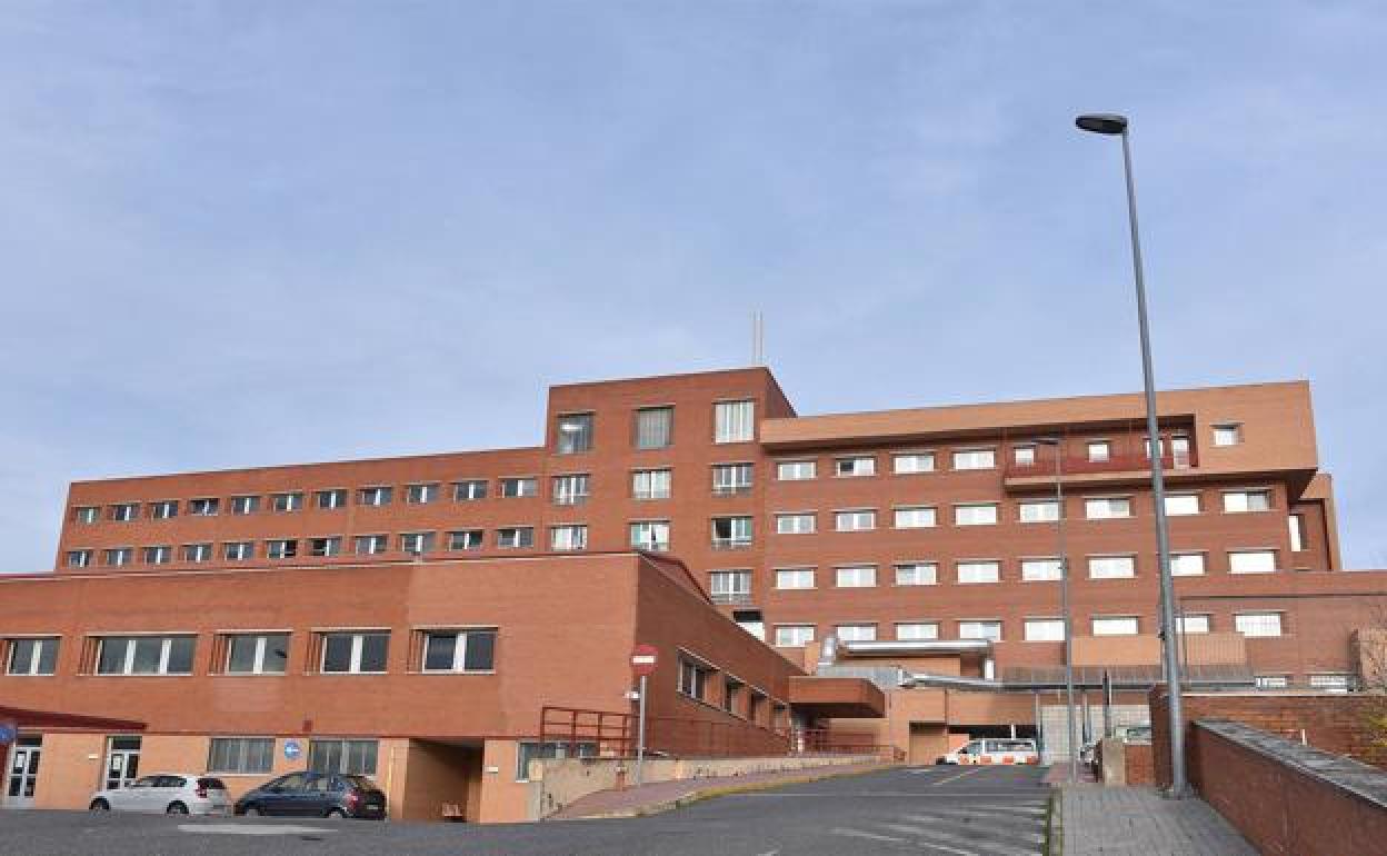 Herido tras sufrir una caída de altura mientras trabajaba en una finca cerca de Torrejoncillo