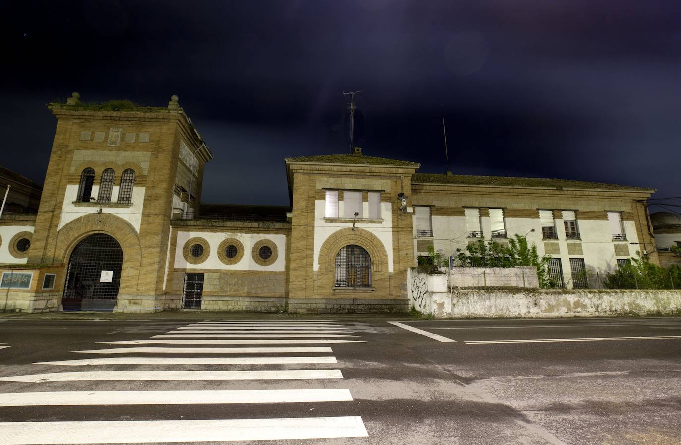 Cumplió la condena en la ‘cárcel vieja’ de Cáceres, la de la avenida Héroes de Baler que lleva años cerrada.