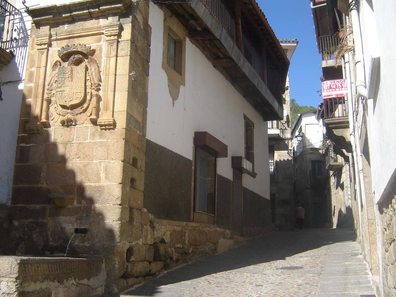 Fuente de ‘El Chorro’ con el escudo de armas de Carlos I.