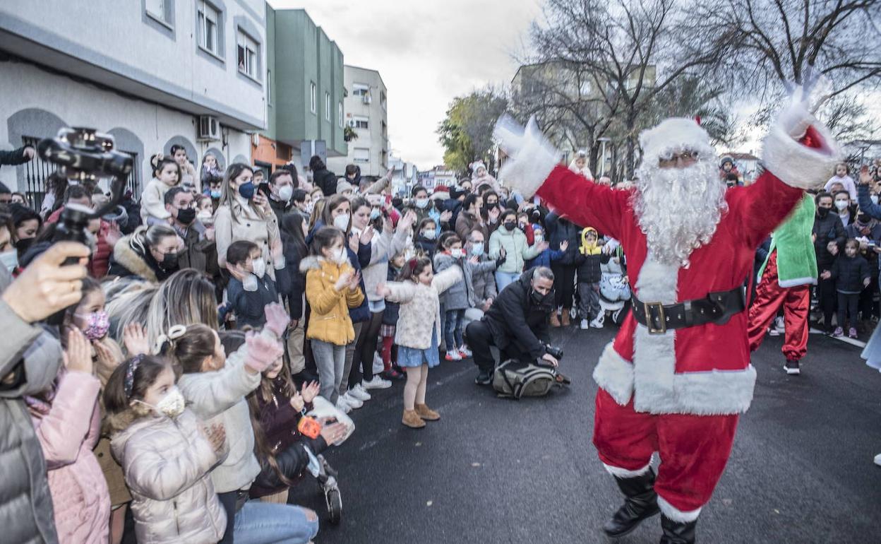 Papá Noel visitando San Roque. 