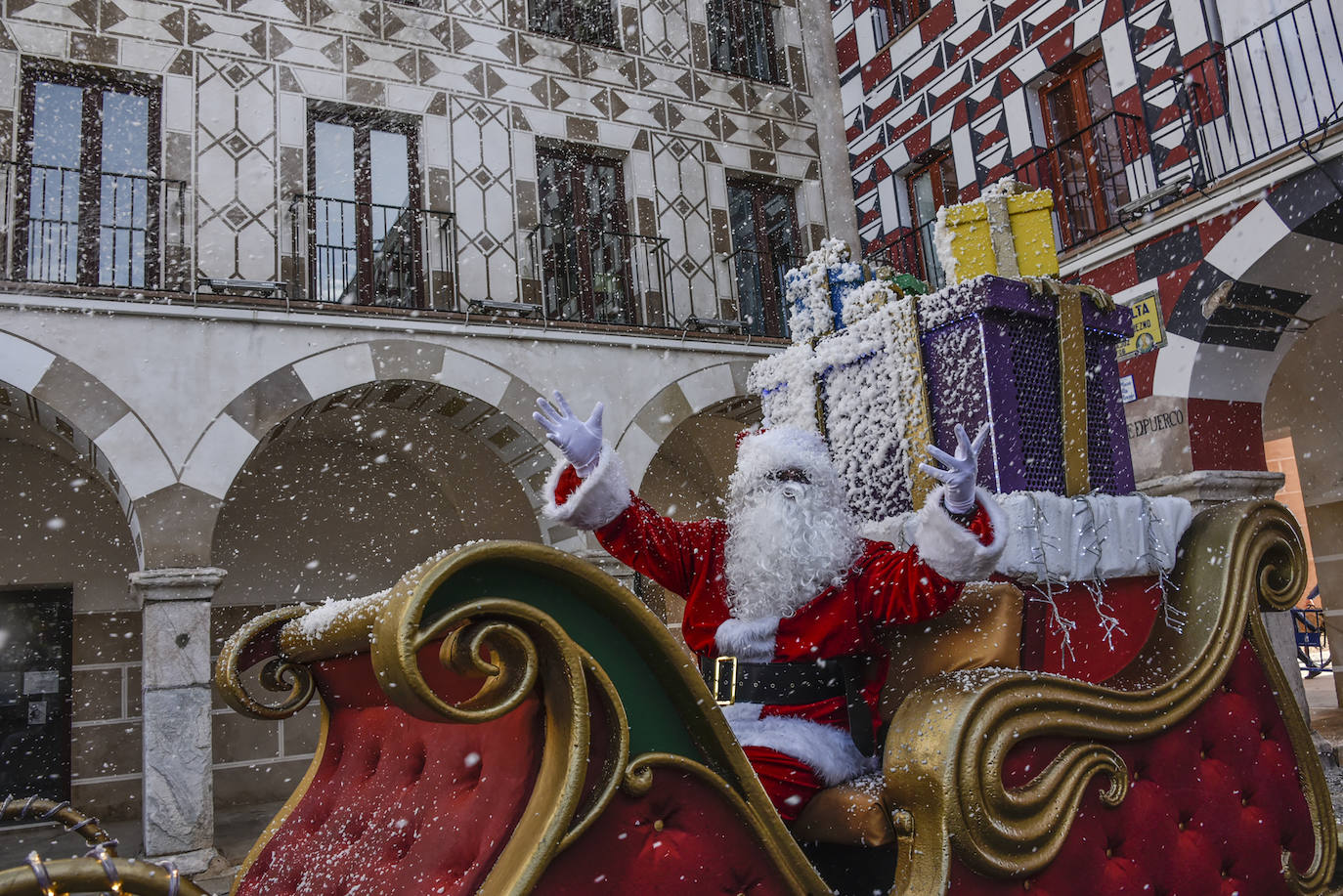 Fotos: Papá Noel llega a Badajoz para competir con los Reyes Magos