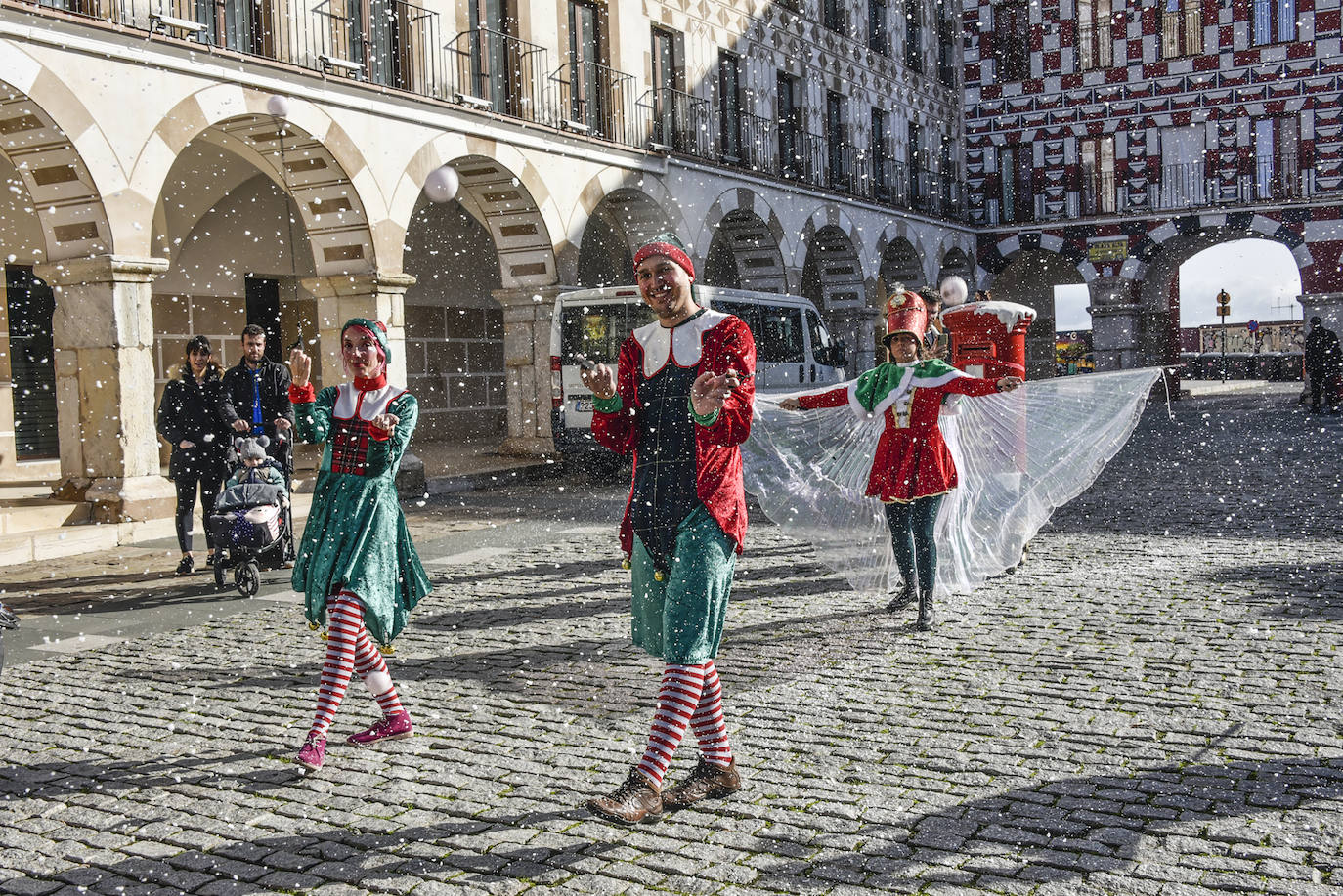 Fotos: Papá Noel llega a Badajoz para competir con los Reyes Magos