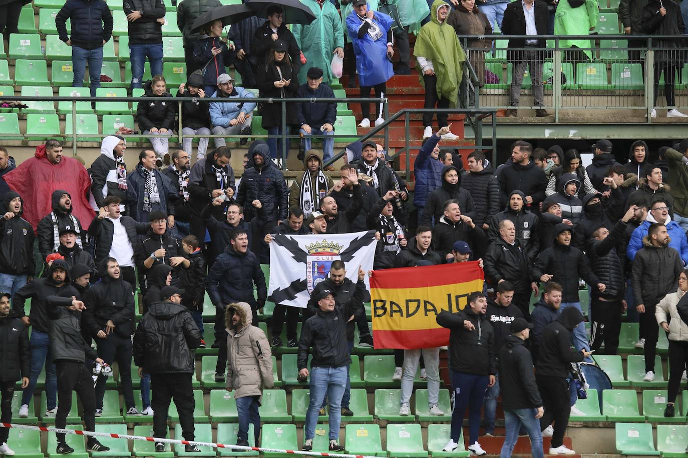 Fotos: Las mejores imágenes del Mérida-Badajoz