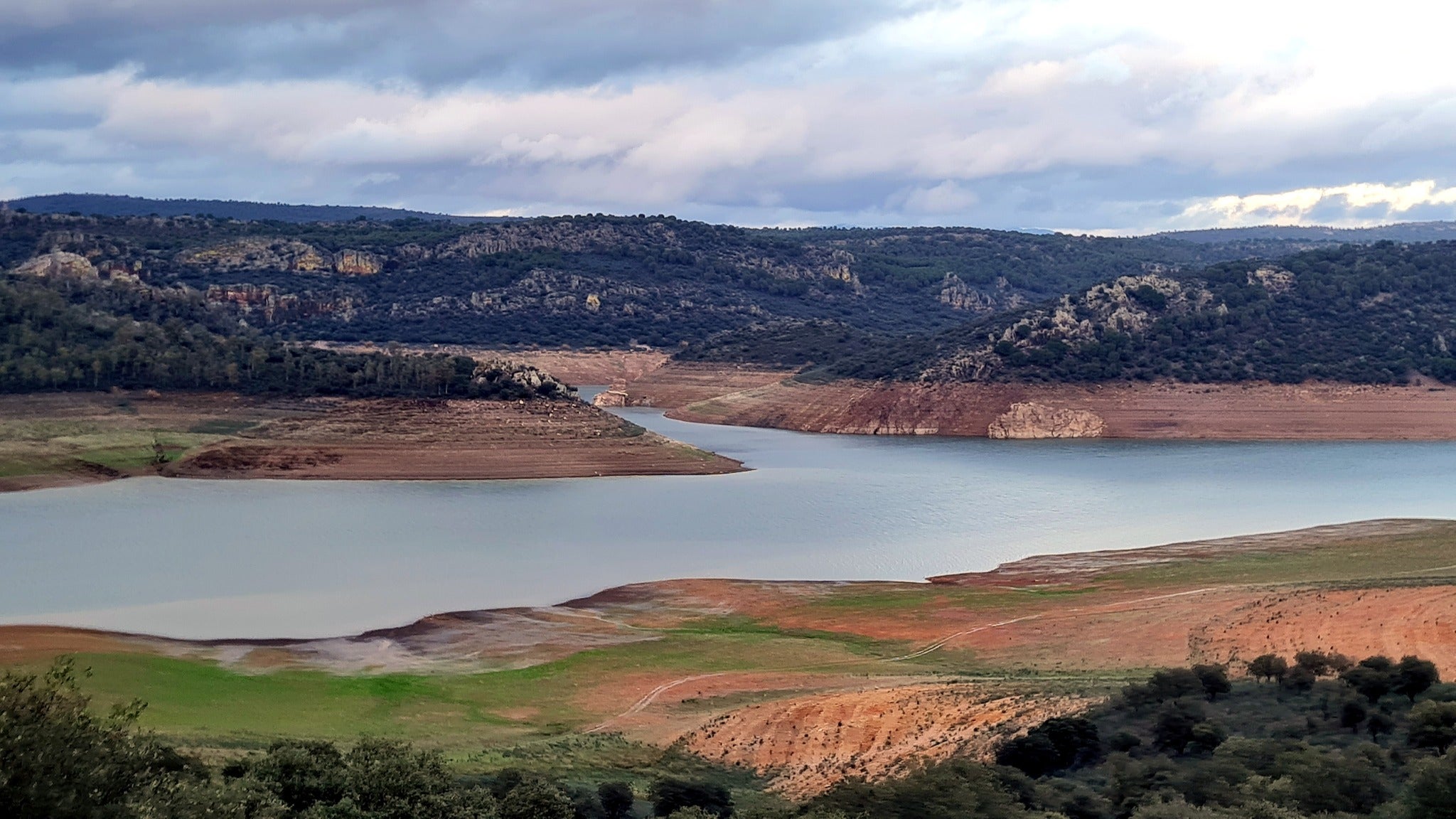 Empieza a notarse la subida en Cijara, en La Siberia extremeña. Este embalse estuvo en mínimos el pasado verano. 