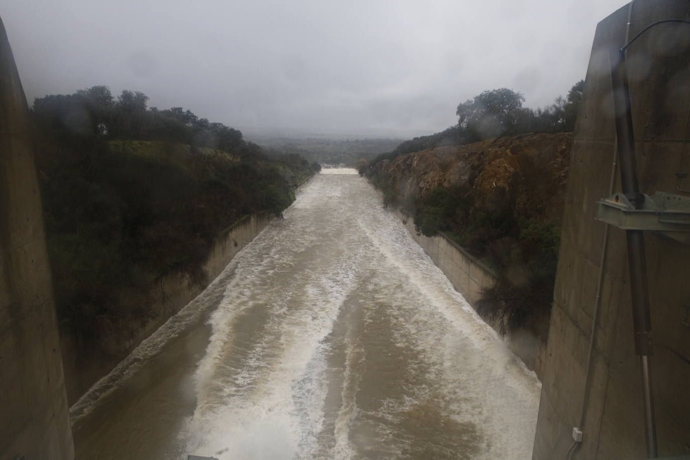 Desembalse parcial del embalse del Guadiloba. 