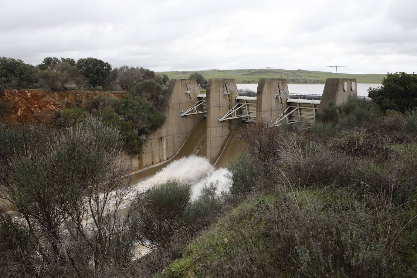 Desembalse parcial del embalse del Guadiloba.