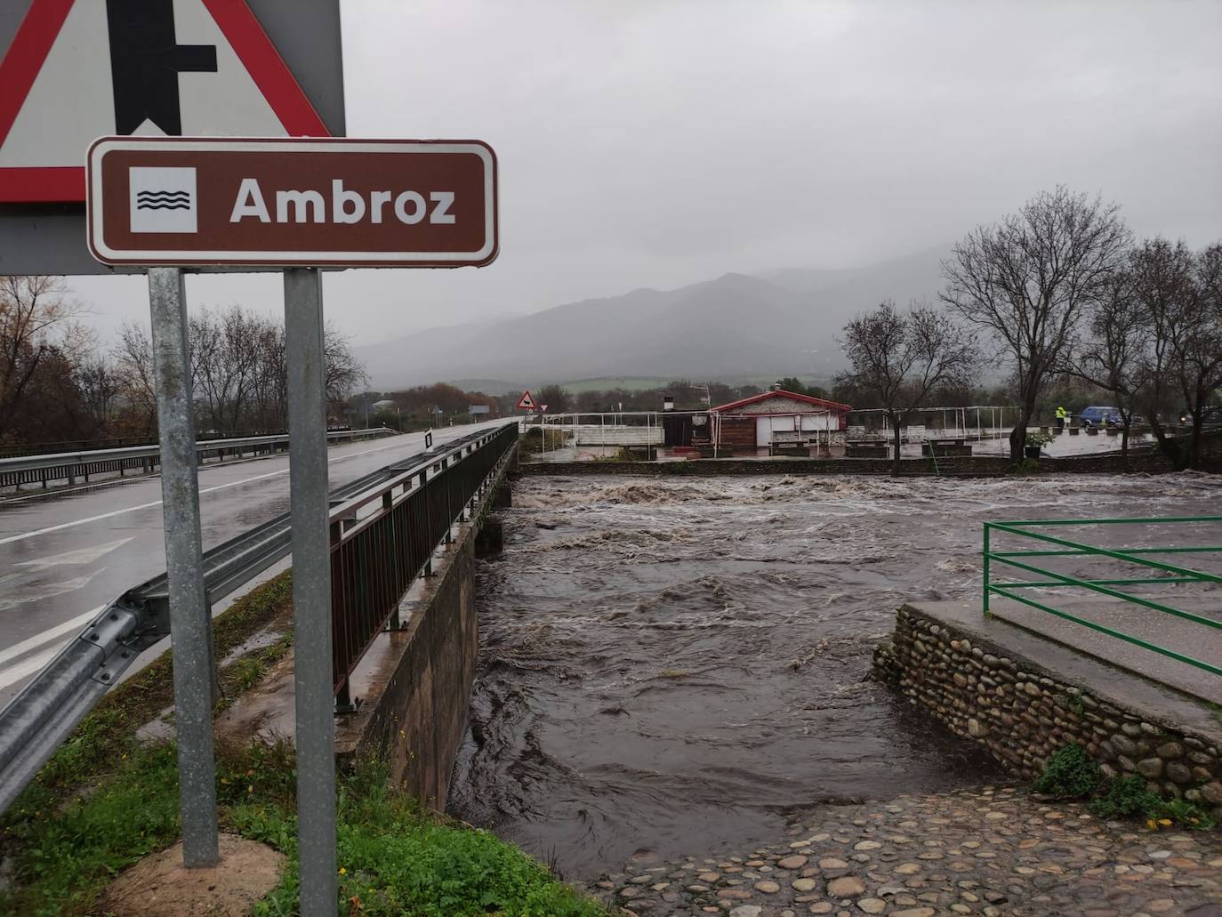 Zarza de Granadilla, inundada por las lluvias.