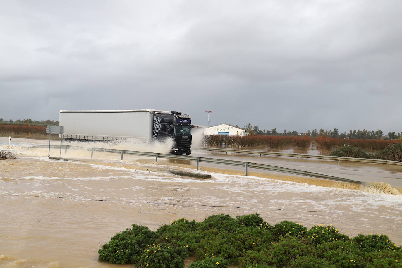 Inundación de la N-430 en Valdivia. 