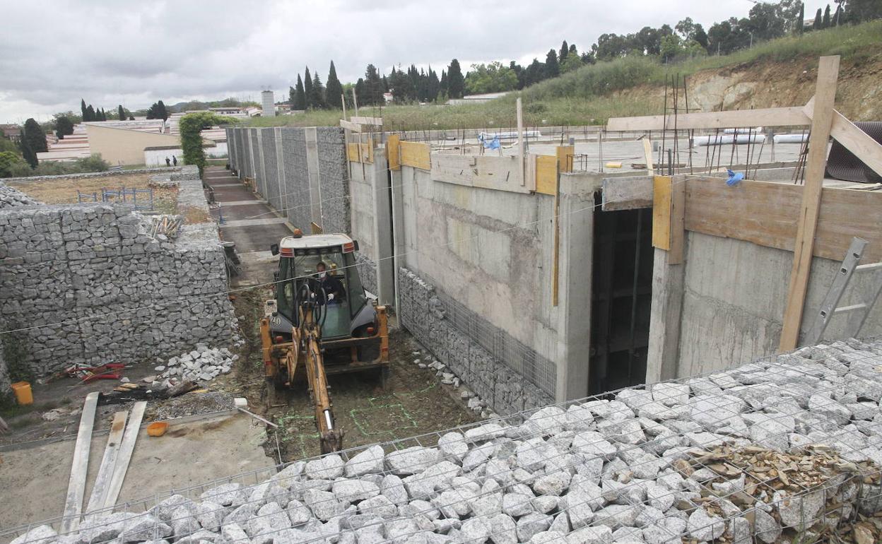Intervención en el cementerio, cuya ampliación cuenta con un millón en el préstamo y está a la espera todavía. 