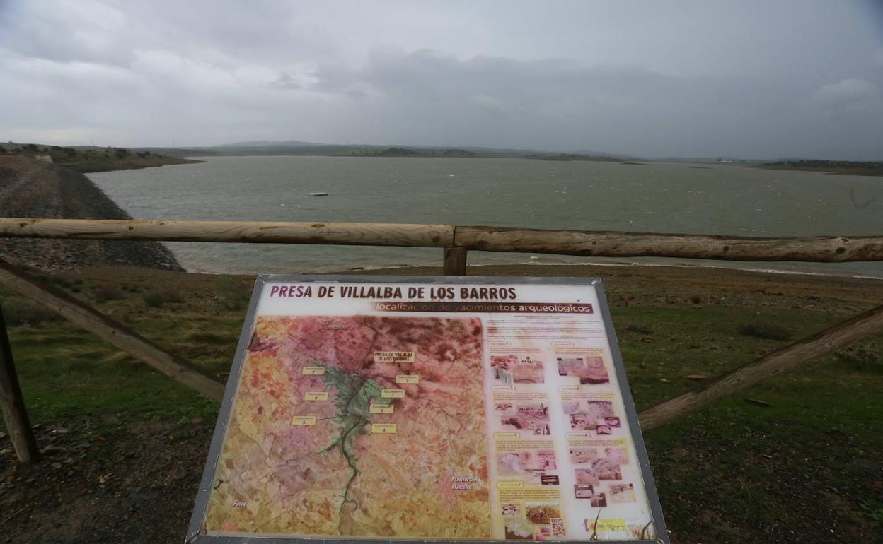 Embalse de Villalba de los Barros, sobre el Guadajira, esta mañana. Está al 41%. 