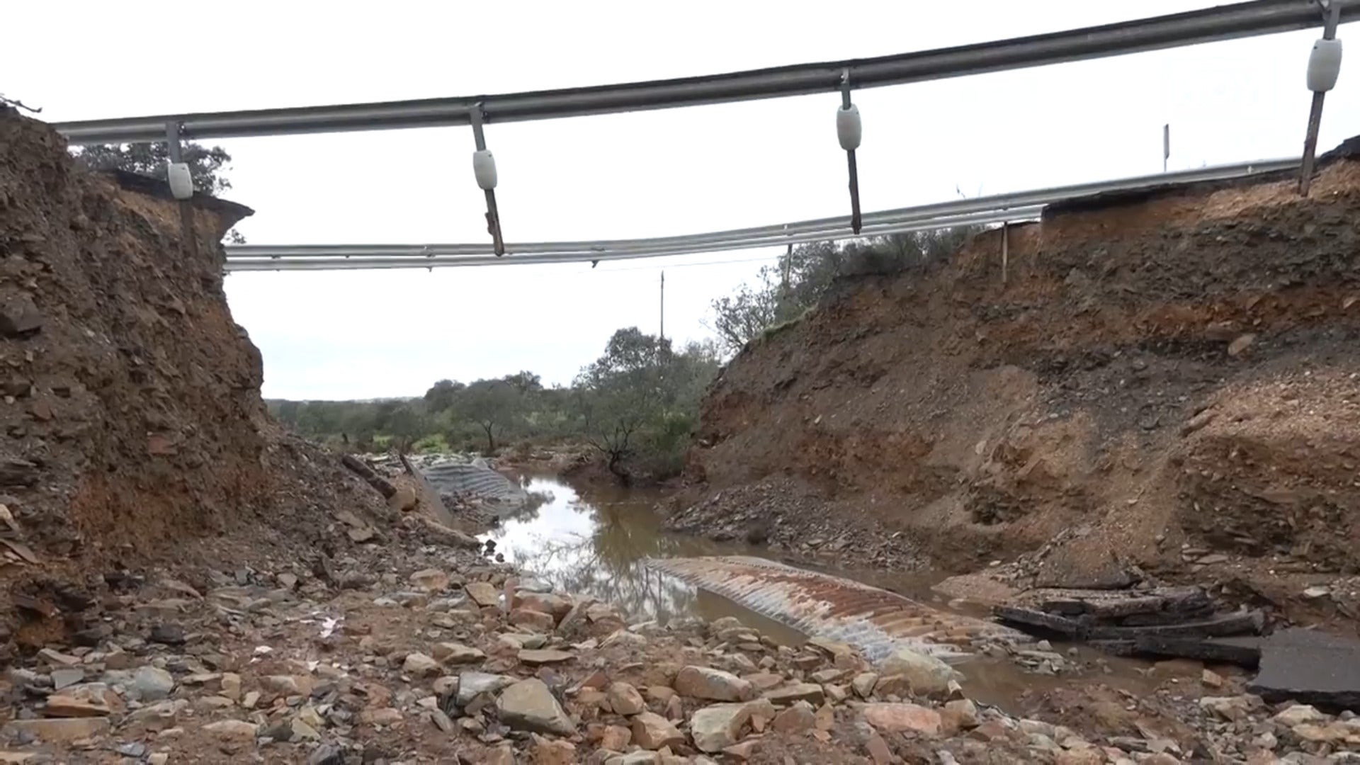 La ministra elude dar plazos sobre la reparación del socavón de la N-523