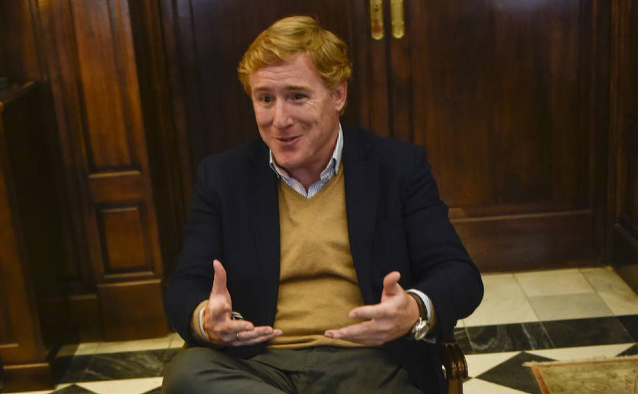 El alcalde, Ignacio Gragera, en un momento de la entrevista este jueves en su despacho. 