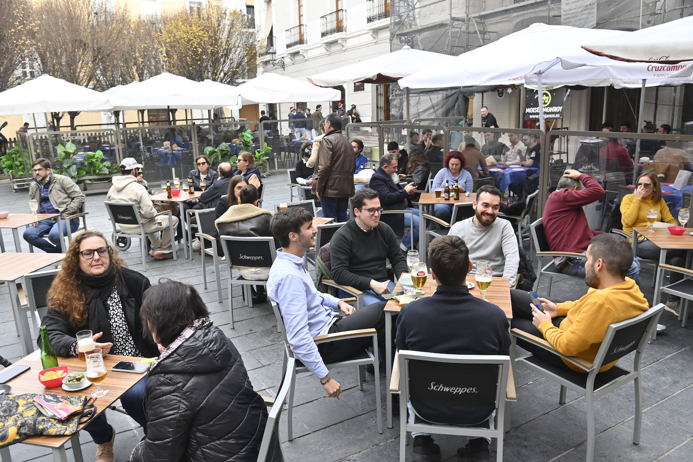 Fotos: Gran ambiente en el cañeo de Nochebuena en Badajoz