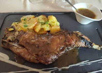 Imagen secundaria 1 - Arroz caldoso, paletilla de cordero y rodaballo.