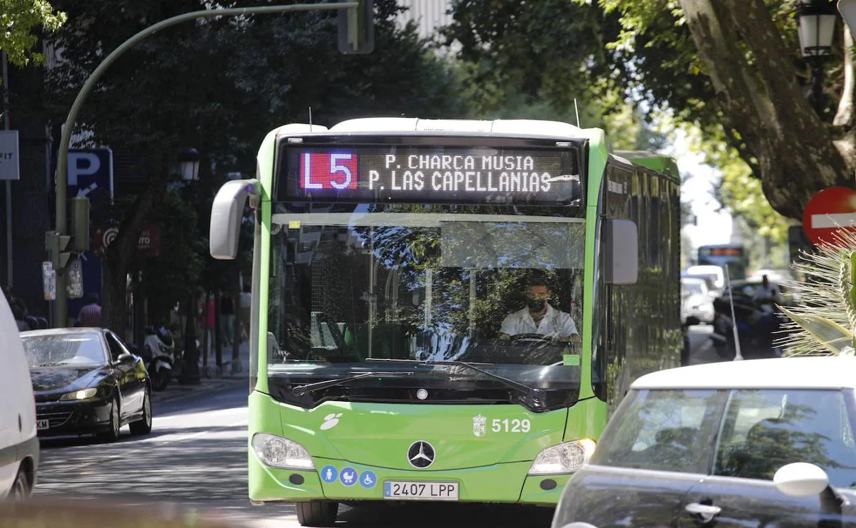 La rebaja del 30% en los abonos del autobús urbano entró en vigor el 1 de septiembre. 