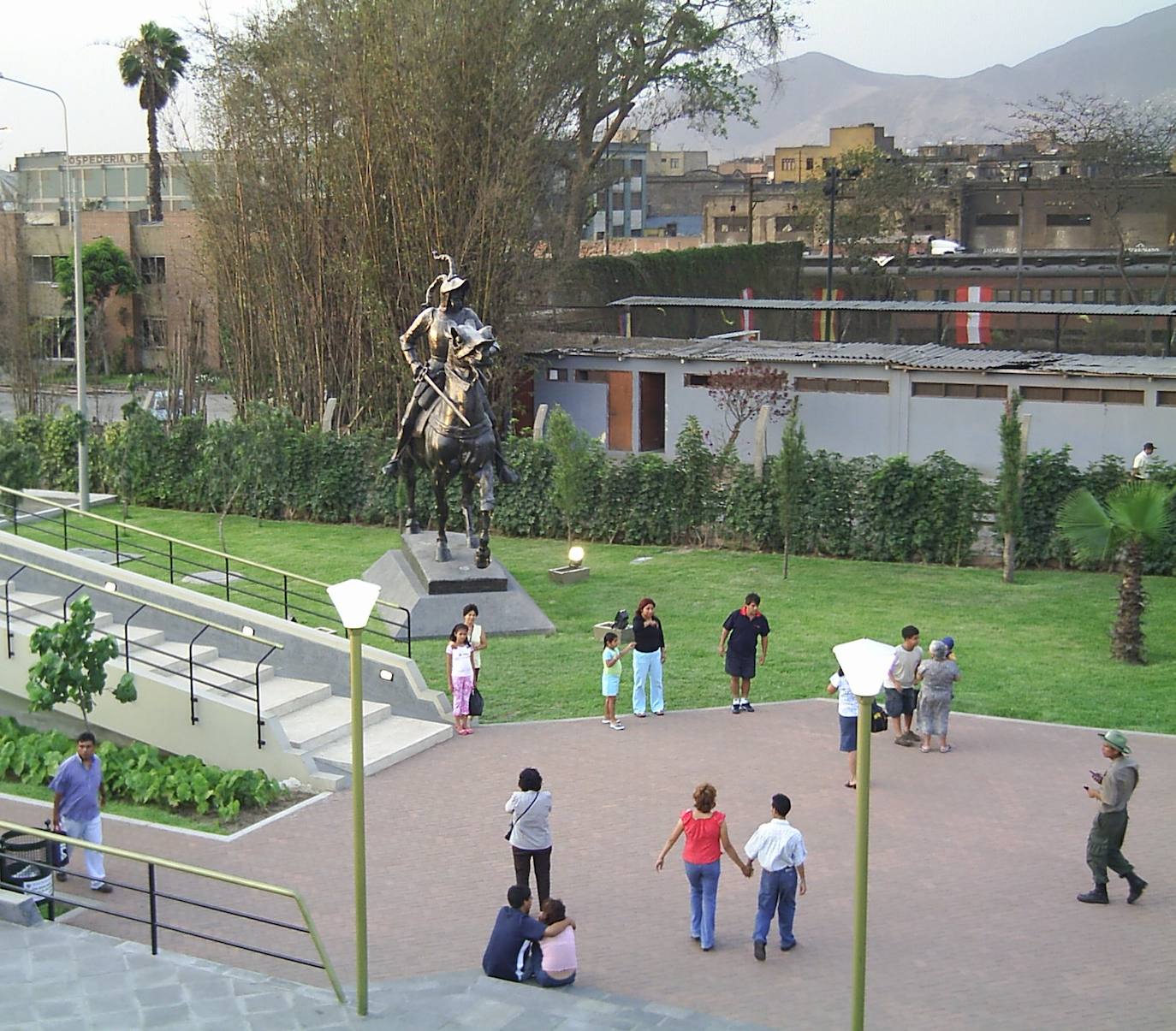 En la actualidad la estatua de Lima está en el Parque de la Muralla, en un lugar más apartado del centro de la ciudad y a ras de suelo, prescindiendo de su imponente pedestal.