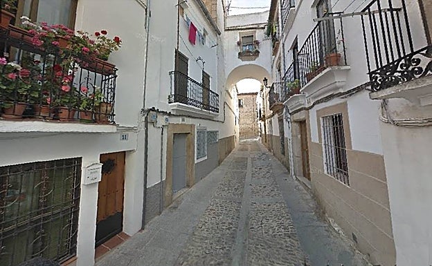 La frutería estaba en el número 11 de la calle Arco de España. 