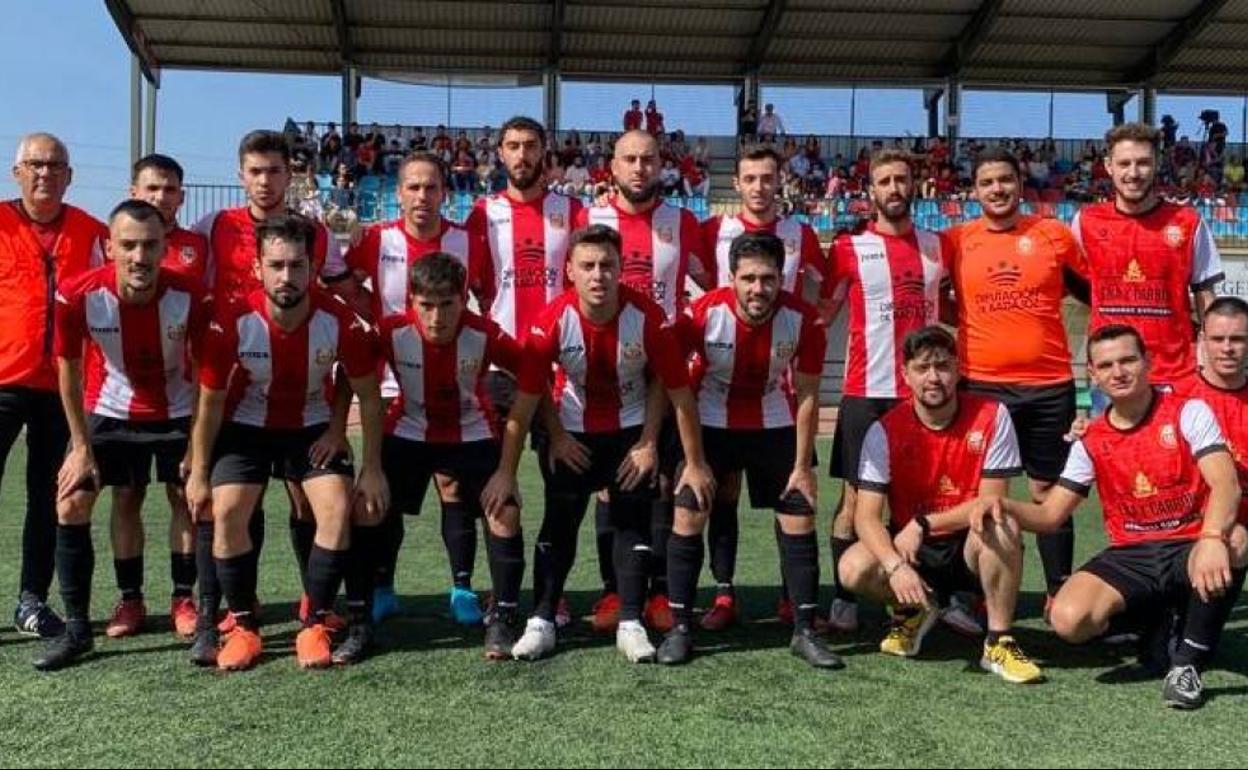 Equipo en formación antes del inicio del partido 