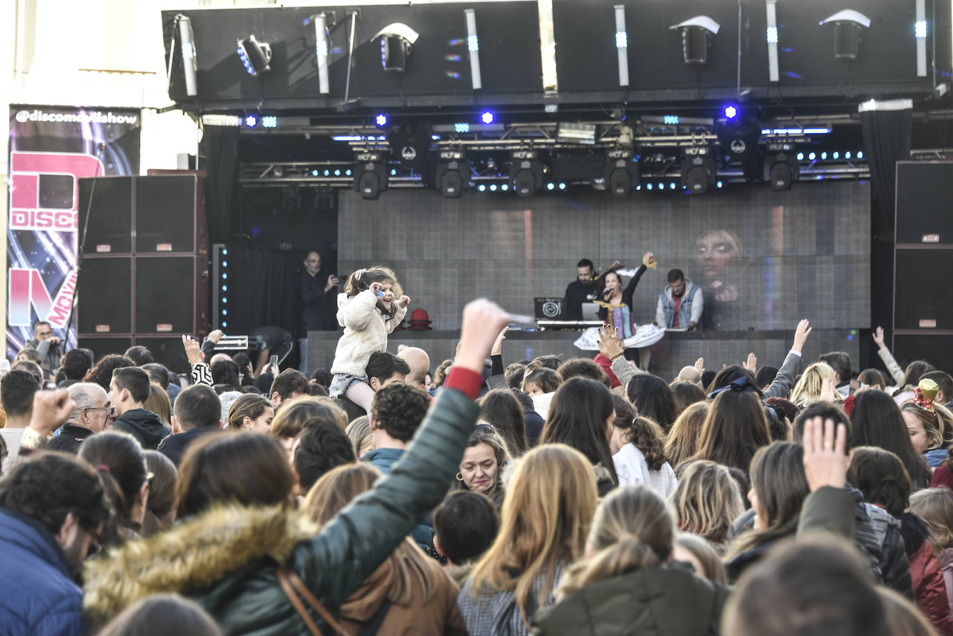 Fotos: La Nochevieja infantil llena la plaza de España de Badajoz