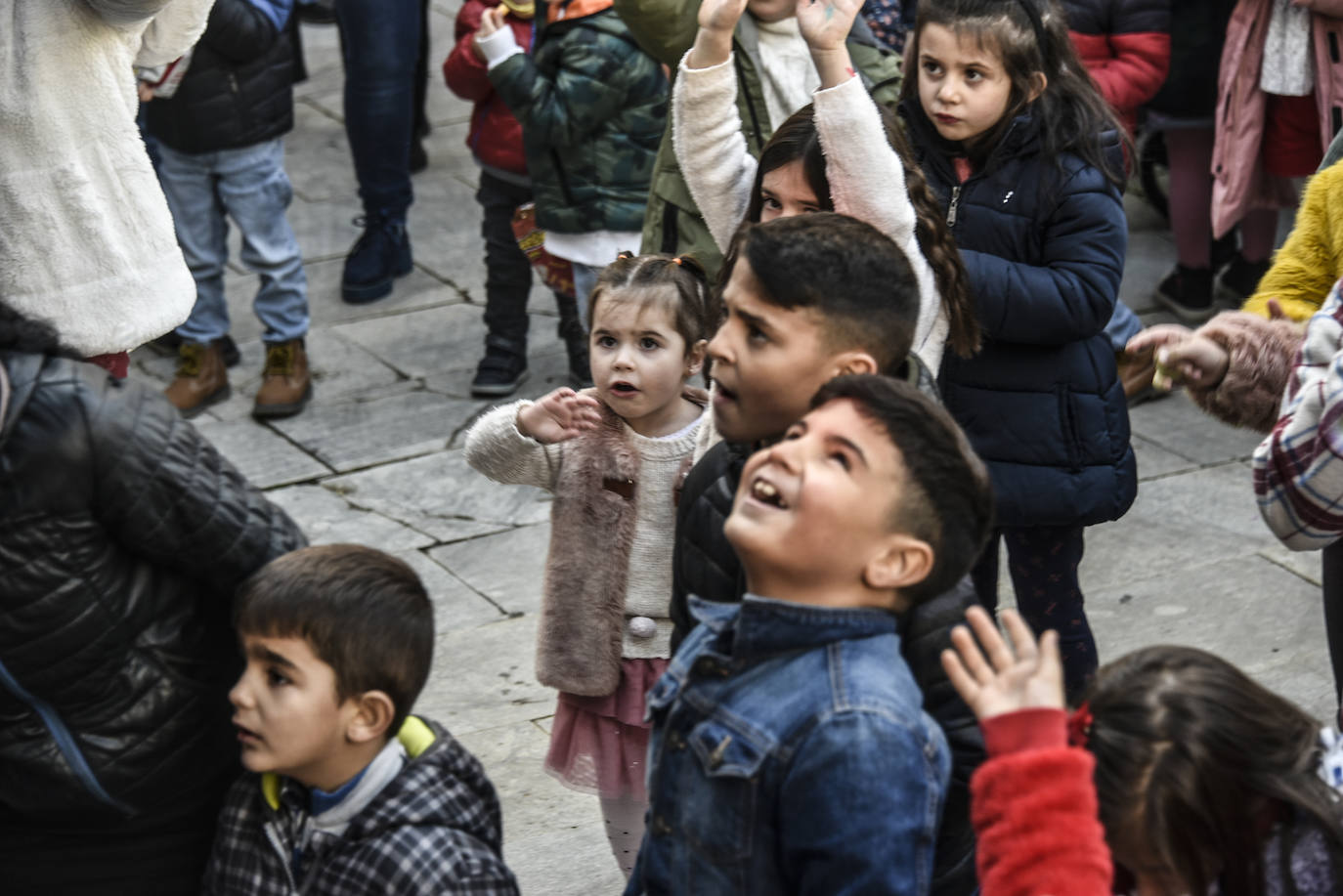 Fotos: La Nochevieja infantil llena la plaza de España de Badajoz