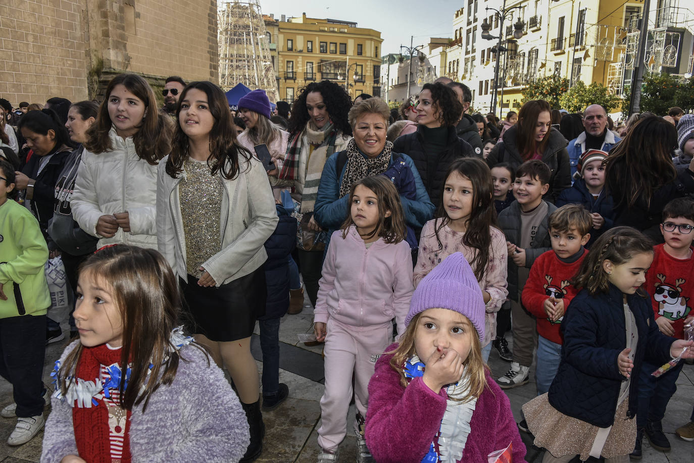 Fotos: La Nochevieja infantil llena la plaza de España de Badajoz