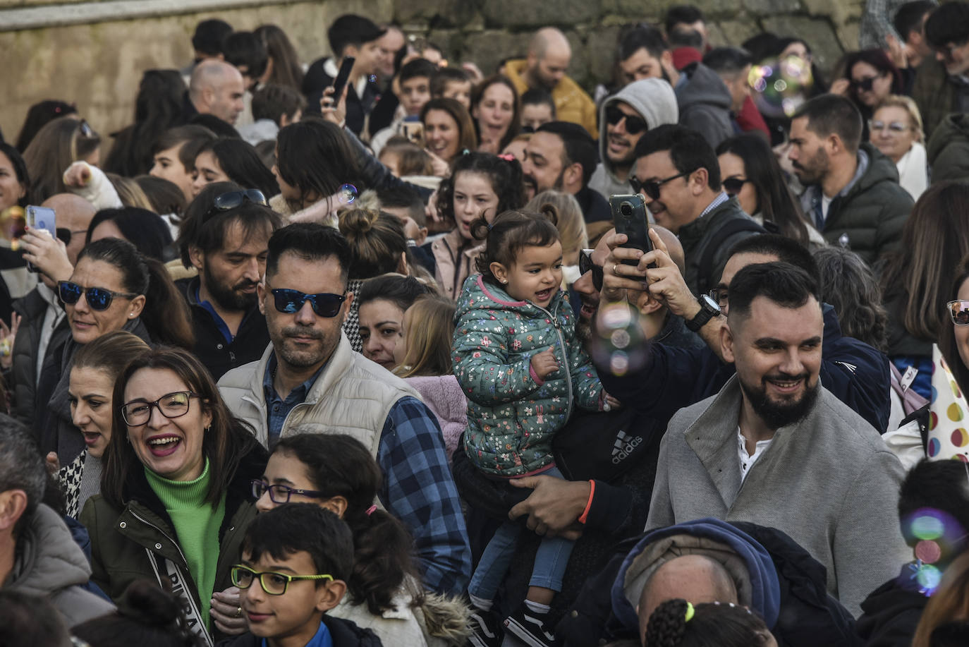 Fotos: La Nochevieja infantil llena la plaza de España de Badajoz