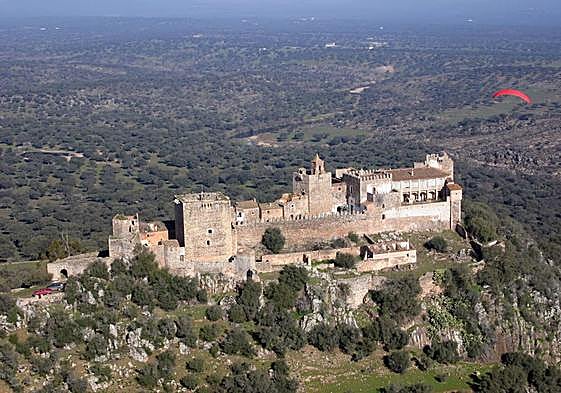 El castillo de Azagala, en Alburquerque, una construcción del siglo XIII.