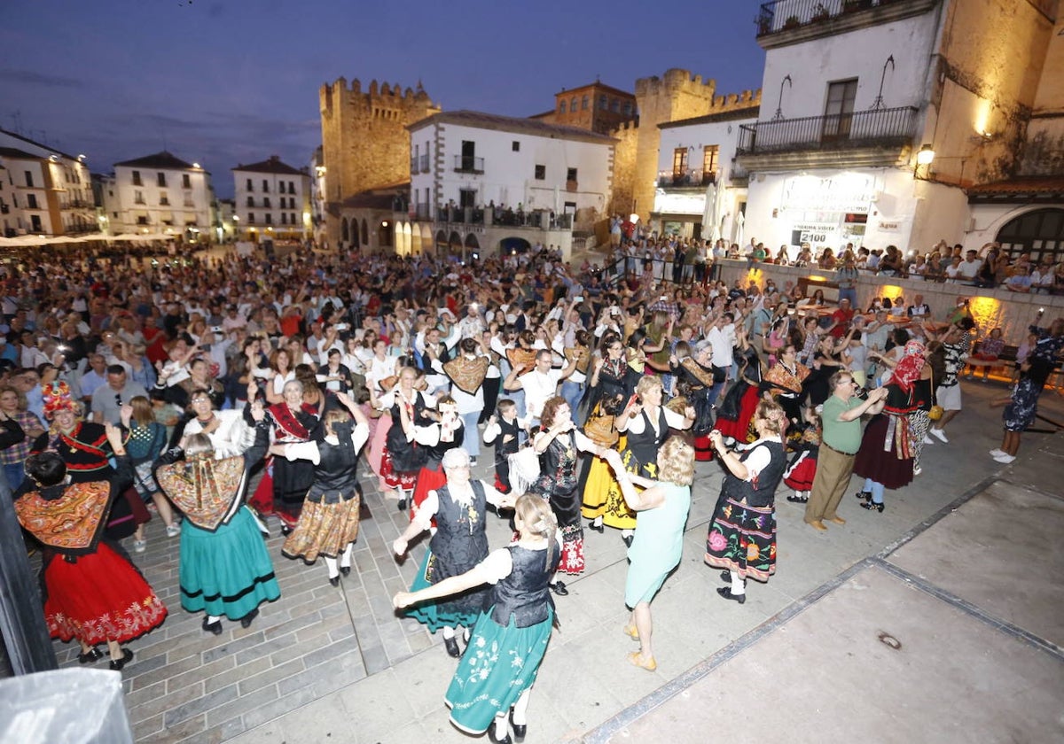 Baile multitudinario del Redoble en la Plaza Mayor en septiembre de 2022.