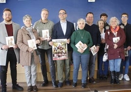 Integrantes de la cofradía de la Sagrada Cena, este sábado tras la presentación de la revista y el cartel de Semana Santa.