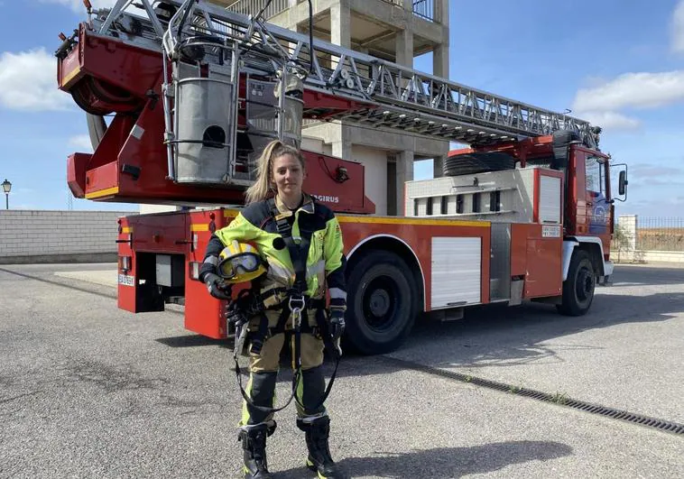 María Sánchez es una de las cinco bomberas que hay en la provincia.