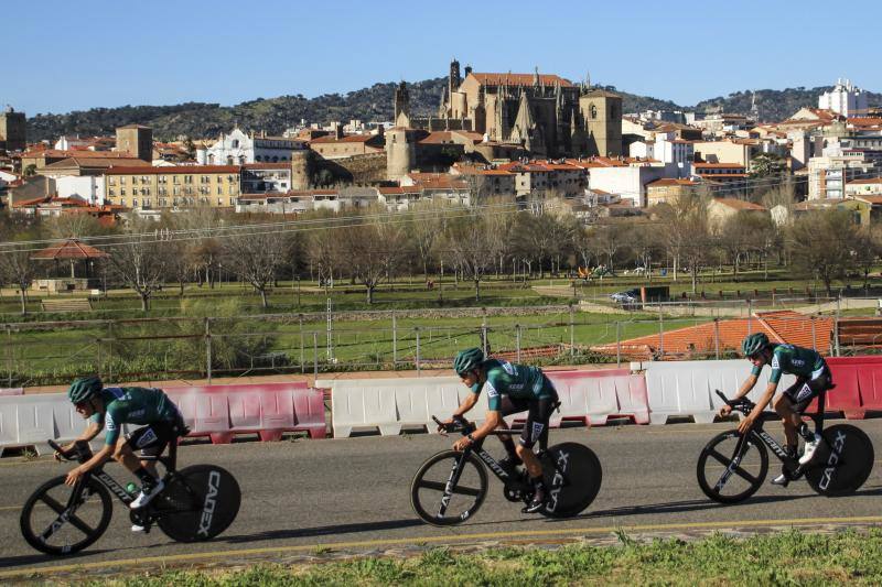 Las mejores imágenes de la primera etapa de la Vuelta a Extremadura