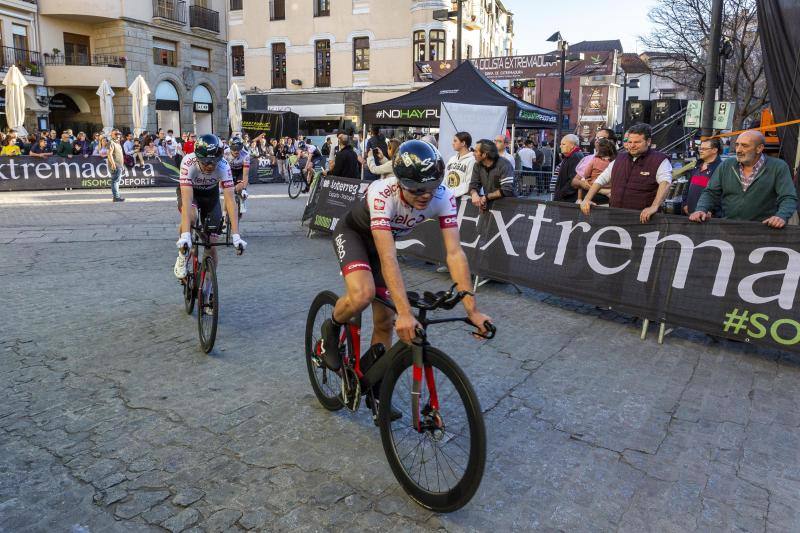 Las mejores imágenes de la primera etapa de la Vuelta a Extremadura