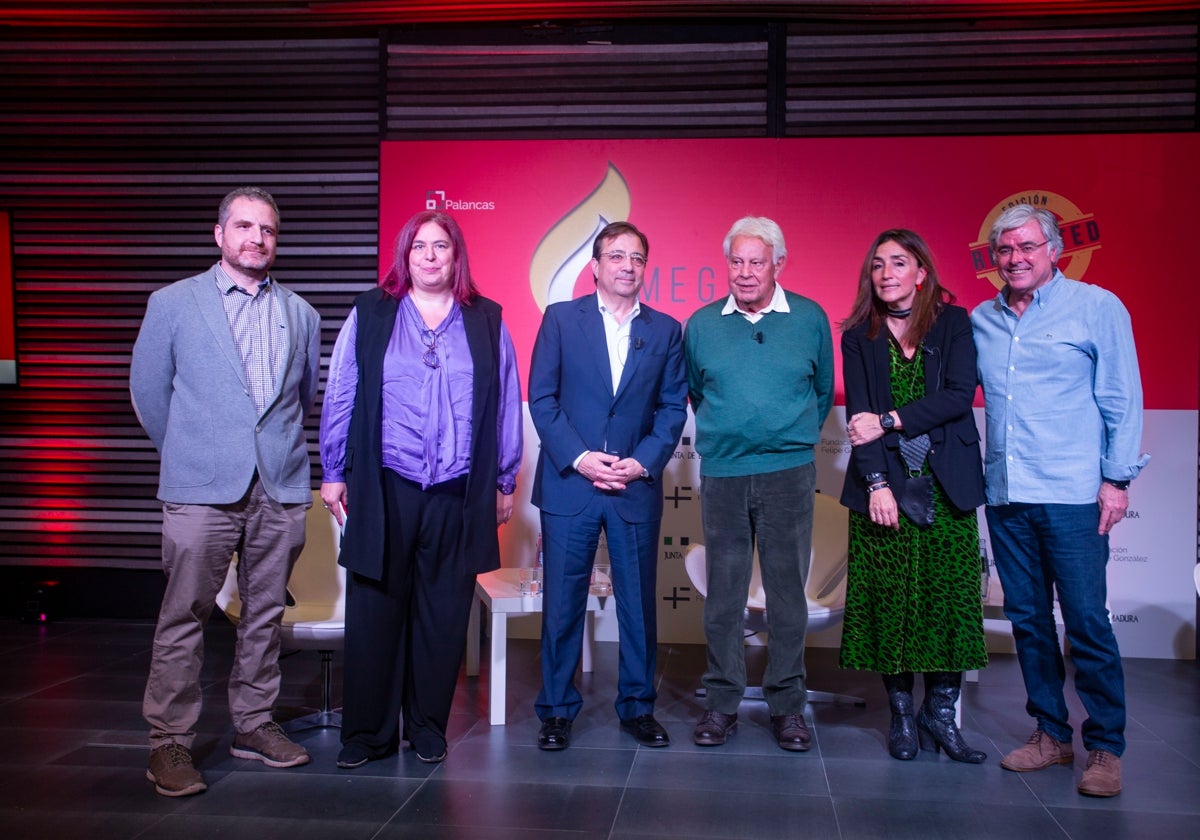 De izquierda a derecha, Víctor Resco (profesor de Ingeniería Forestal en la Universidad de Lleida), Begoña García, Fernández Vara, Felipe González, Rocío Martínez-Sempere (directora de la Fundación Felipe González) y Francisco Castañares.