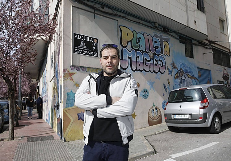 César Hernández cerró Planeta Mágico, aunque ha abierto un nuevo local en Charca Musia.