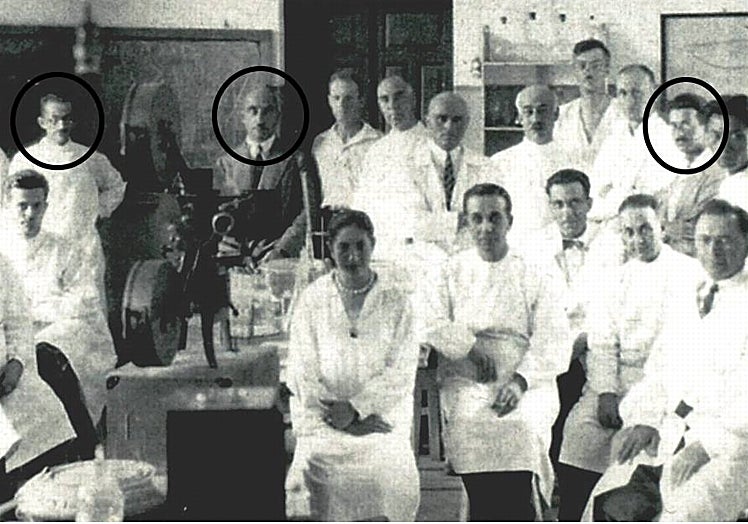 Profesores y alumnos en el Instituto Nacional Antipalúdico de Navalmoral de la Mata en 1925. Señalados con un círculo, de izquierda a derecha: Sadí de Buen, Gustavo Pittaluga y Eliseo de Buen.