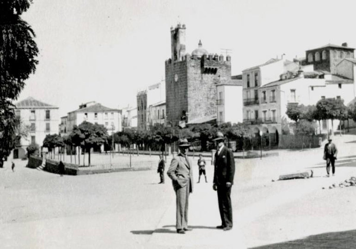 Sadí de Buen, el &#039;García Lorca&#039; de la ciencia que chocó con un árbol en la Plaza Mayor de Cáceres