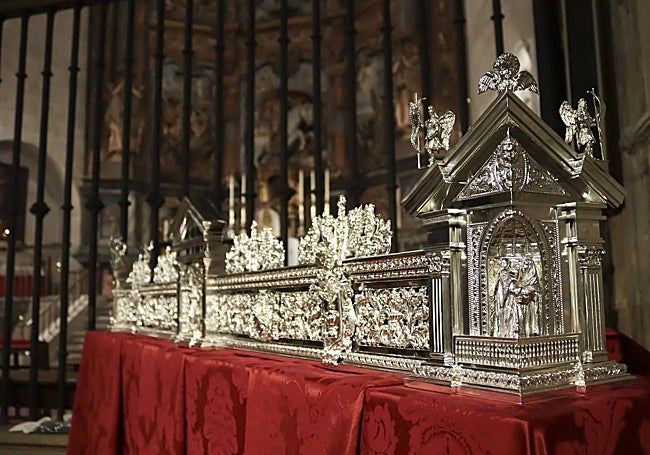 Nuevo frontal del paso de Nuestra Señora del Sagrario.